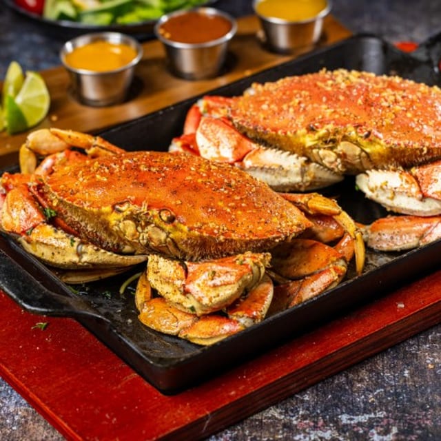 Iron Skillet Crab Feast (3).