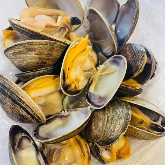 Steamed Manila Clam w Lemongrass & Basil Clams.